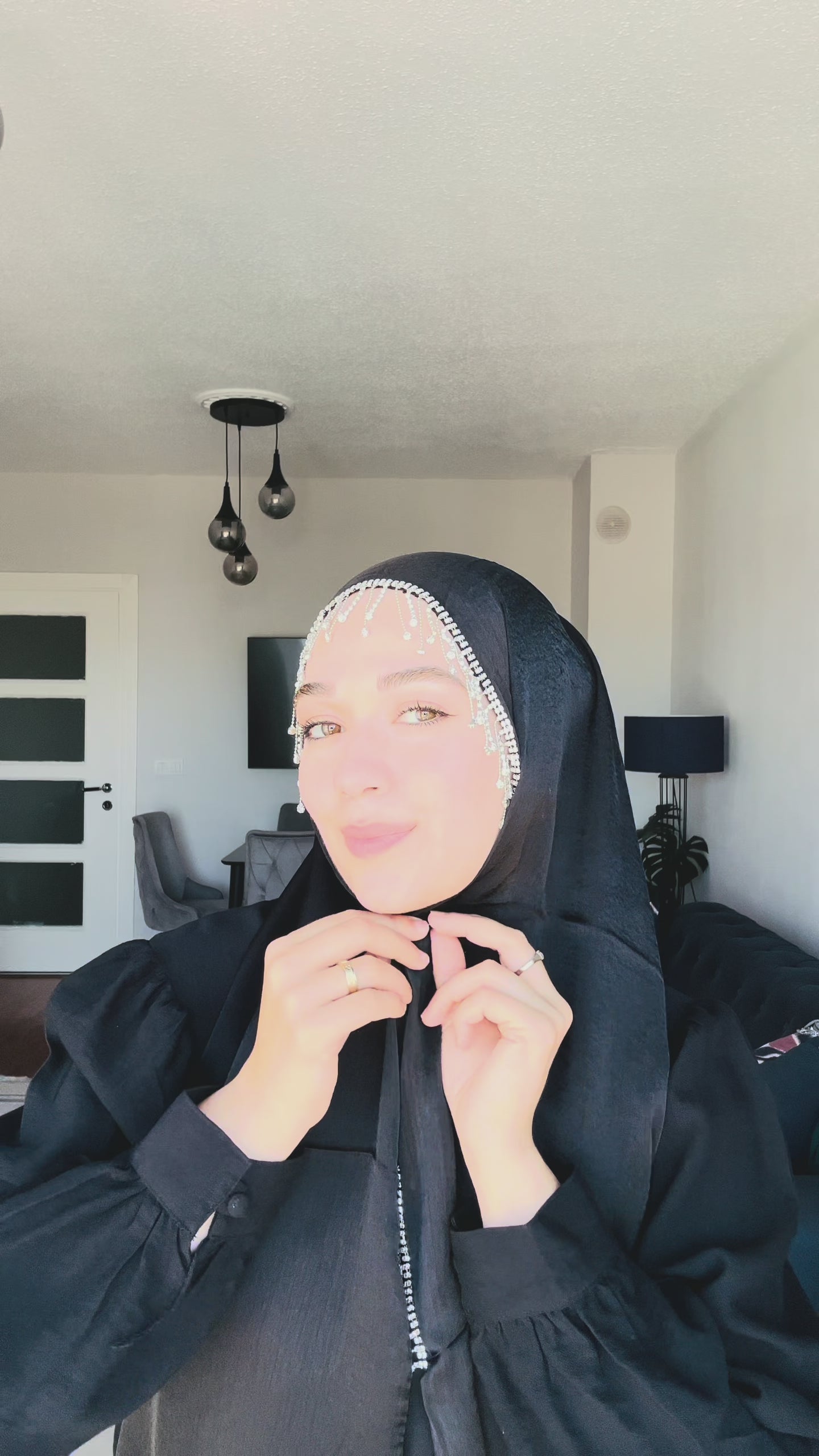 H010 Kristal Şelale Detaylı Şifon Şal - Siyah - video 3