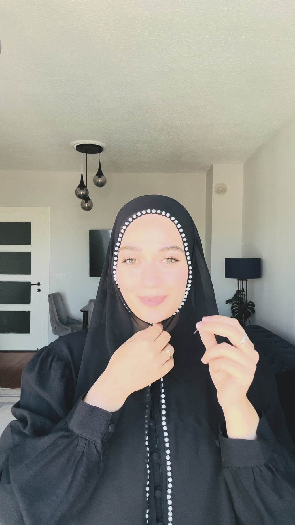 H012 İnci Çerçeveli Şifon Şal - Siyah - video 6